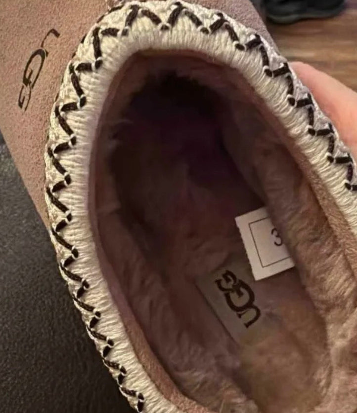 UGG Slip On ( Order yours today) Ships within 3 days (price is without box!