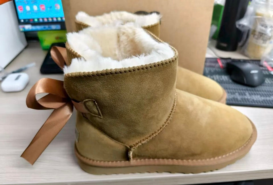 Bow UGGS On Sale💕💕